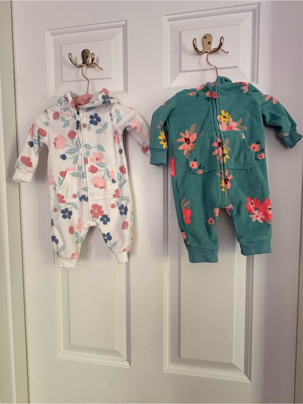 *TWINS* four twin outfits - Picture 2 of 6